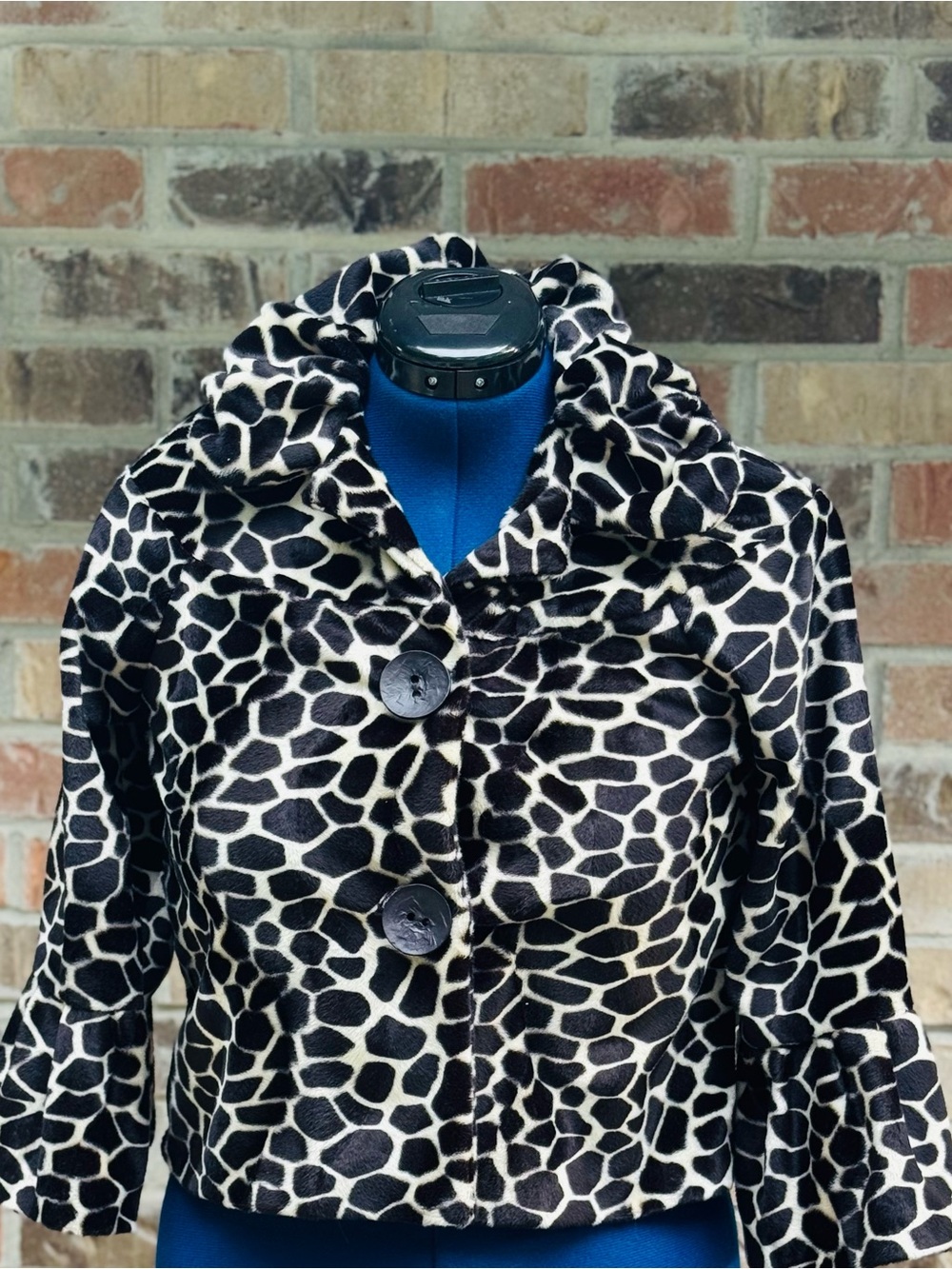 Womens Black & White Giraffe-Print Cropped Jacket